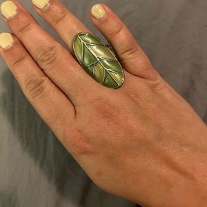 Stretchable Green Leaf Ring